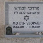 מצבות בכוכים 117