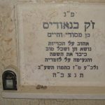 מצבות בכוכים 68