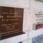 מצבות בכוכים 93