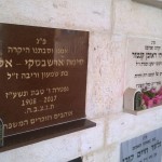 מצבות בכוכים 93