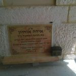 מצבות בכוכים 98