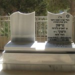 מצבות במכפלה 112