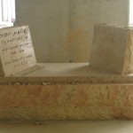 מצבות במכפלה 114