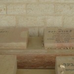 מצבות במכפלה 116