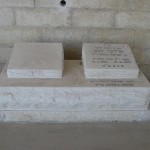 מצבות במכפלה 133