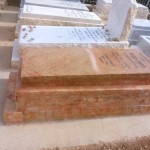 מצבות במכפלה 135