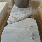 מצבות במכפלה 19