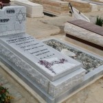 מצבות במכפלה 85