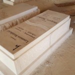 מצבות במכפלה 99